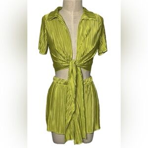 💚 Vibrant Green Tie-Front Two-Piece Set Size Medium 💚